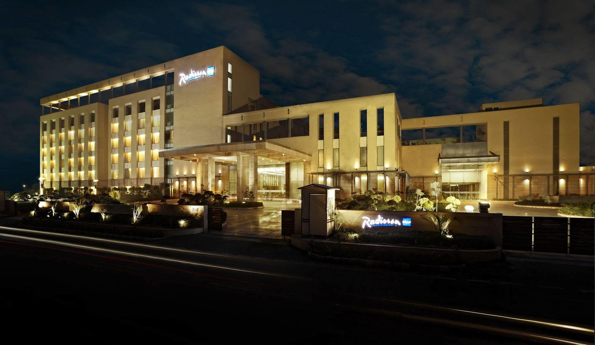 Radisson Blu Hotel Rudrapur Exterior photo