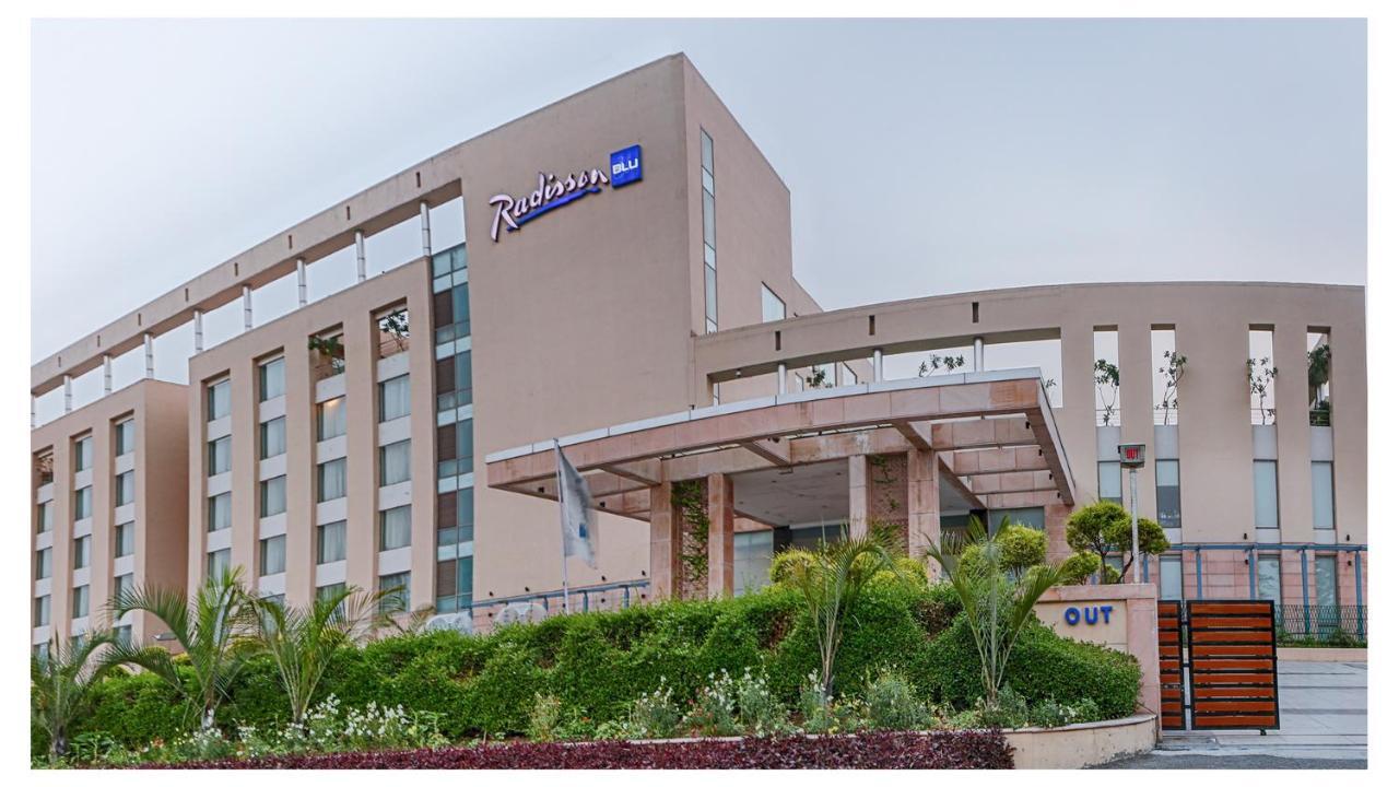 Radisson Blu Hotel Rudrapur Exterior photo